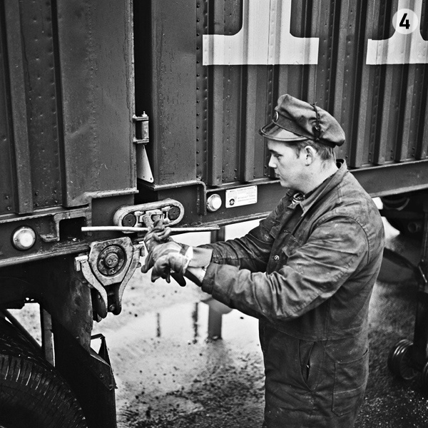 Scania-Vabis mit Fruehauf Road.Rail 4.jpg