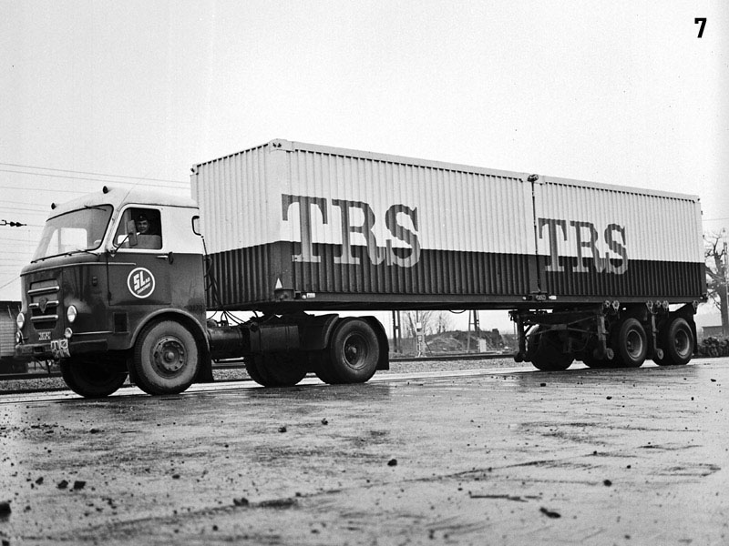 Scania-Vabis mit Fruehauf Road.Rail 7.jpg