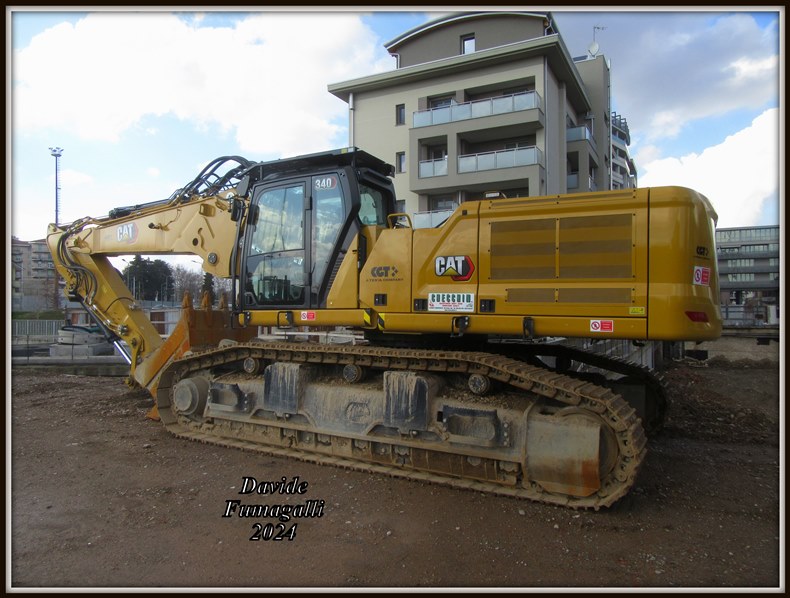 Caterpillar 340UHD Checchin (2).jpg