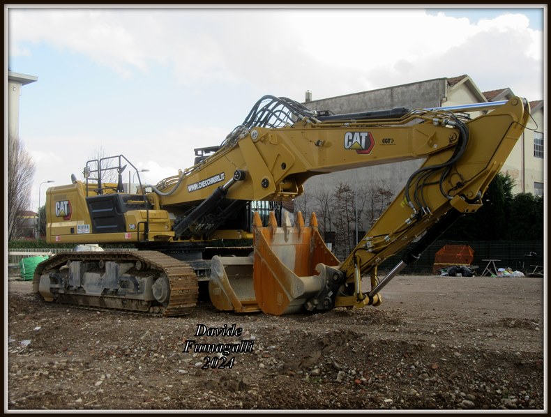 Caterpillar 340UHD Checchin (3).jpg