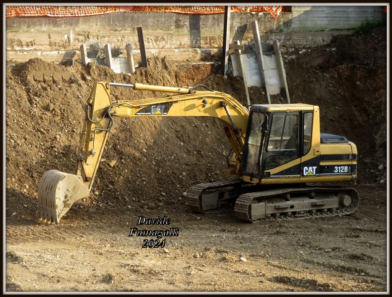 Caterpillar 312B L 009.jpg