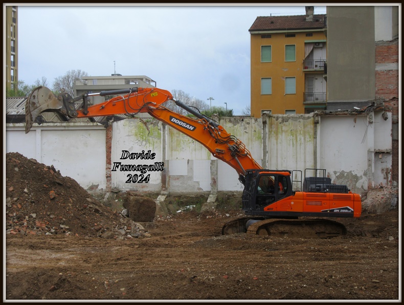 Doosan DX380 Italia Demolizioni (5).jpg
