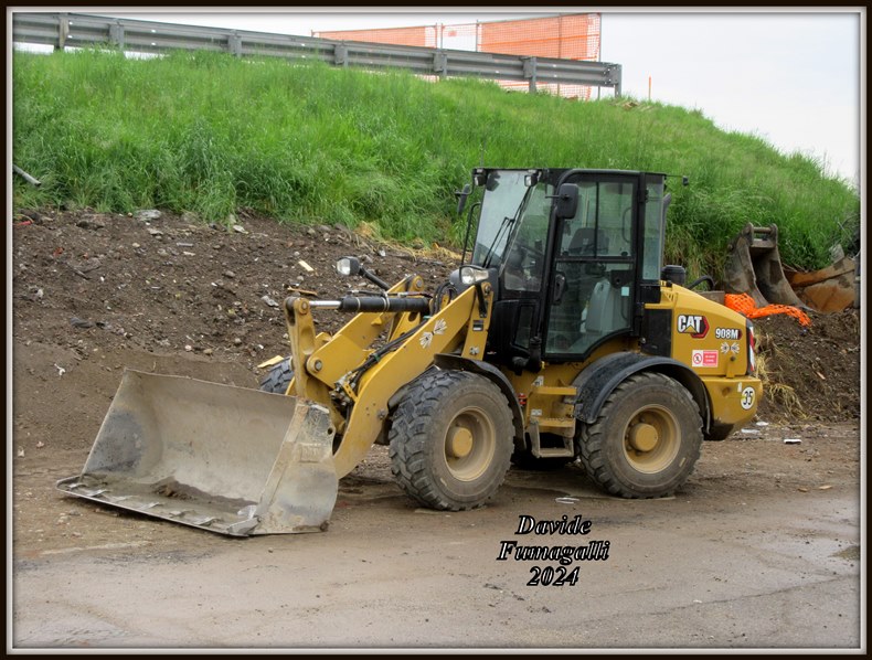 Caterpillar 908M FIS.jpg