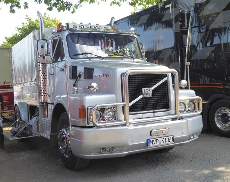 Volvo N12 Silber 3 (Copy).jpg