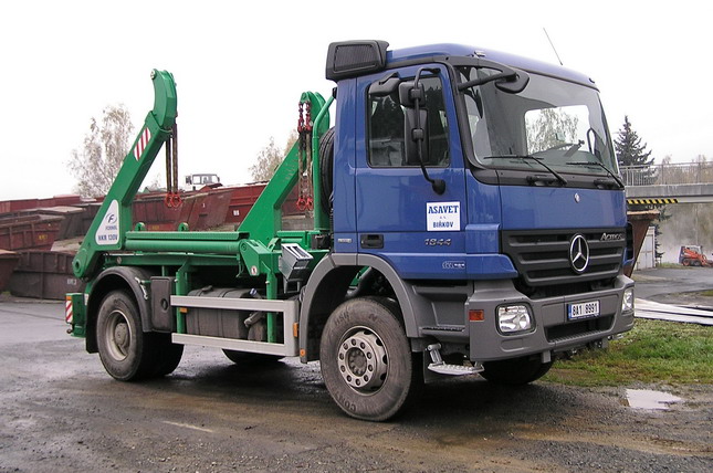 MB Actros 1844 4x2 NKR 130V 01.jpg