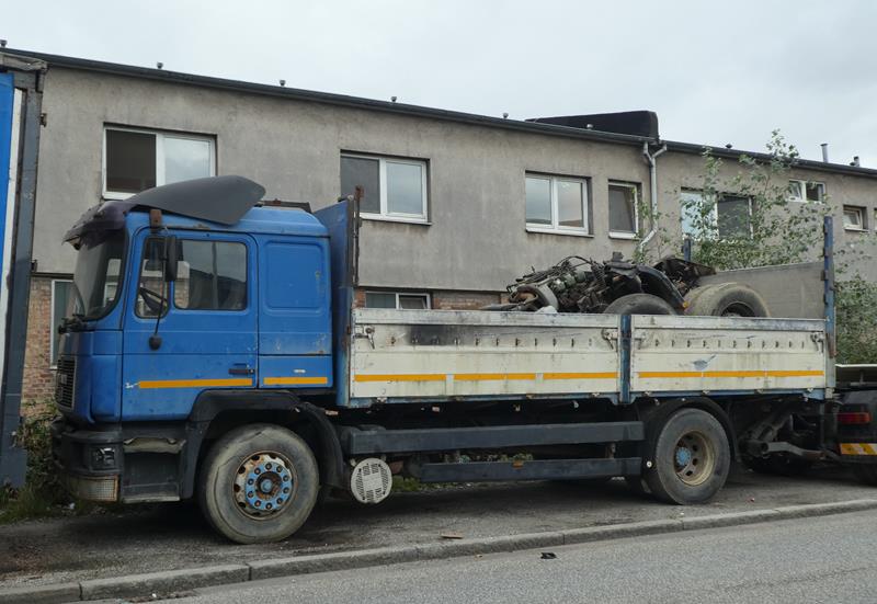 MAN F90 19.272 Pritsche Blau 2 (Copy).jpg