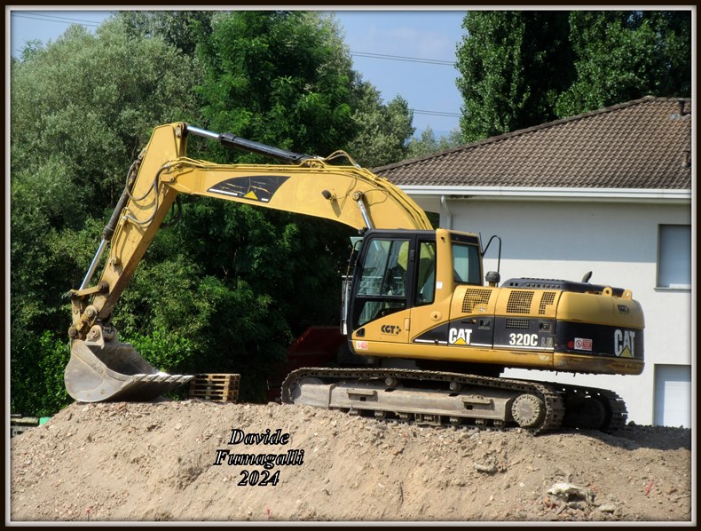 Caterpillar 320C LN Dueffe scavi 002.jpg