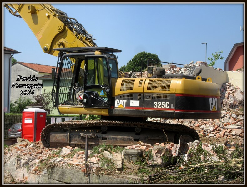 Caterpillar 325C UHD Ca.Be.Fo. 003.jpg