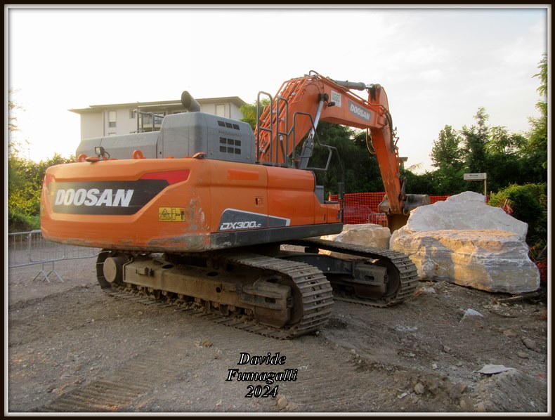 Doosan DX300NLC Eco Scavi 005.jpg