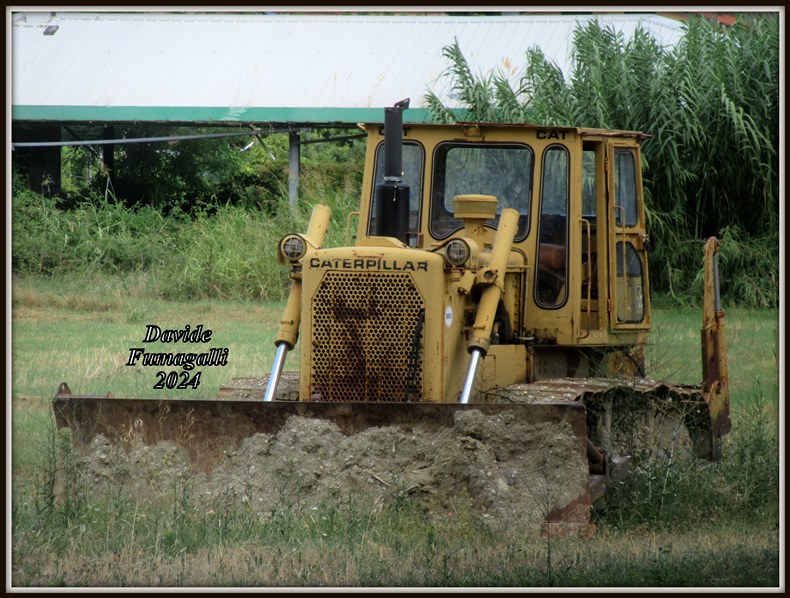 Caterpillar D6H.jpg