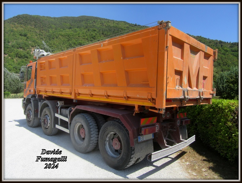 Iveco Eurotrakker Cursor 410E44 Pretelli 002.jpg