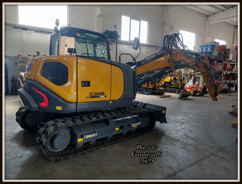 XCMG XE80E 005.jpg