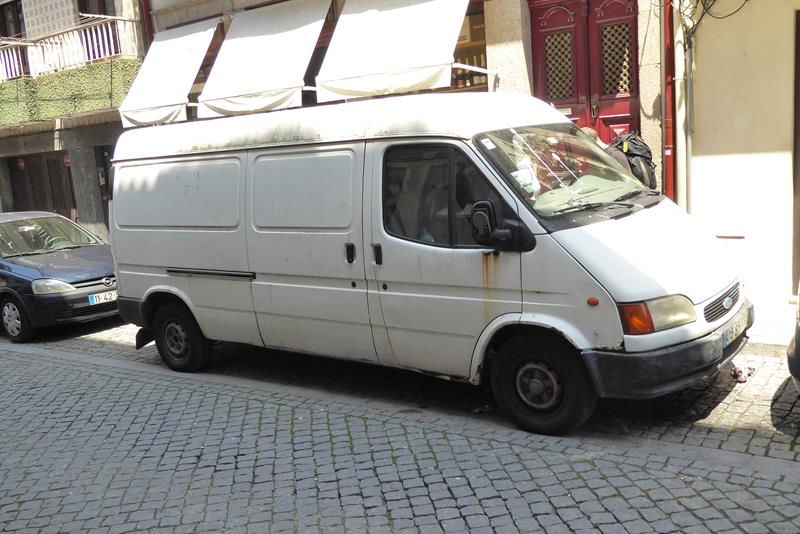 Ford Transit MK4 Portugal 1 (Copy).jpg