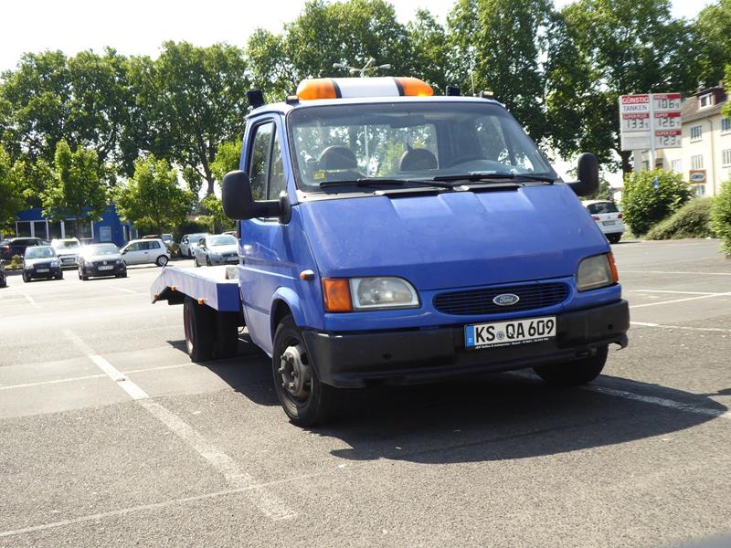 Ford Transit MK4 Abschleppwagen Blau 2 (Copy).jpg