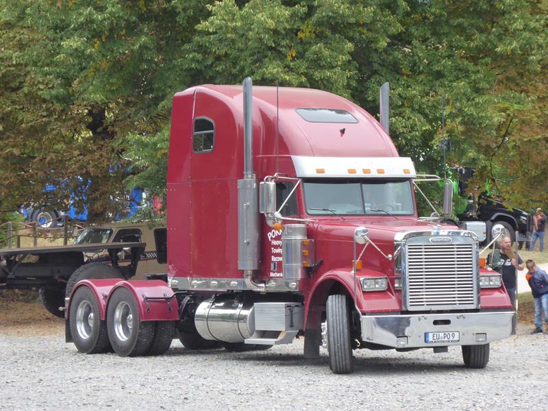 Peterbilt Pomraka Towing Service 7 (Copy).jpg
