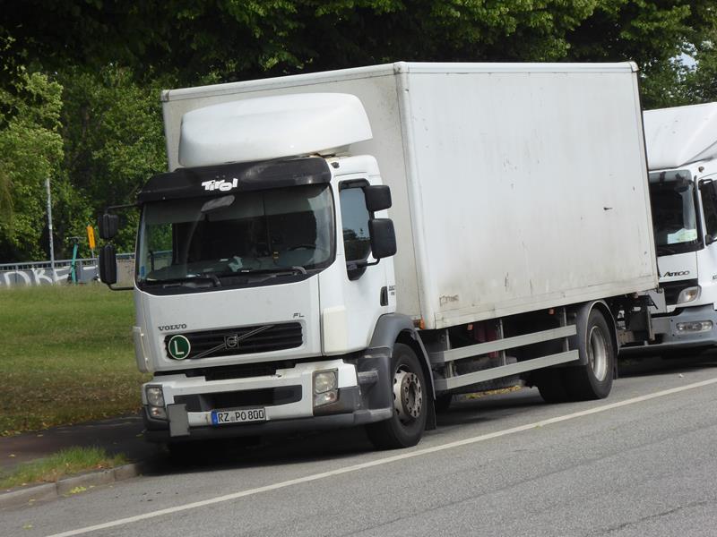 Volvo FL 280 Koffer Weiss 10 (Copy).jpg