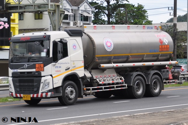 Volvo_FM330_E6_6x4_Tank_THAI_05.jpg