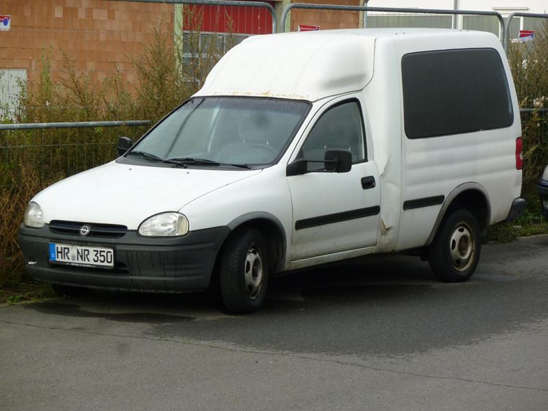 Opel Combo B  Weiss 1 (Copy).jpg