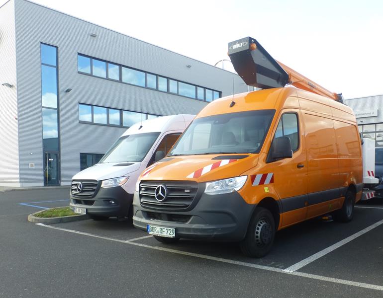 MB Sprinter MK3 Hubsteiger Orange 1 (Copy).jpg