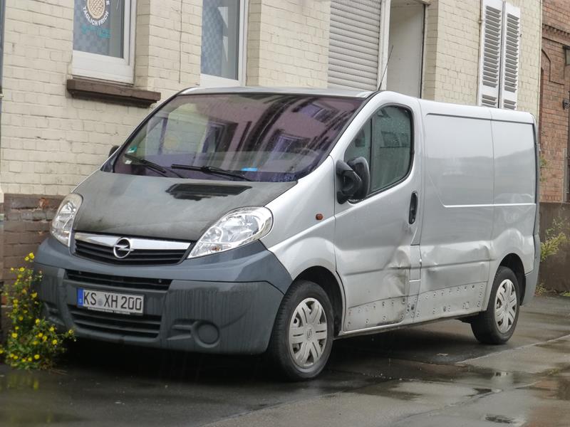 Opel Vivaro A FL Silber 1 (Copy).jpg