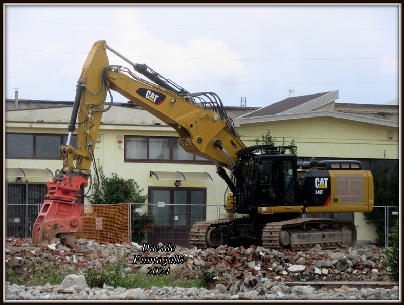 Caterpillar 340F UHD Nespoli 007.jpg