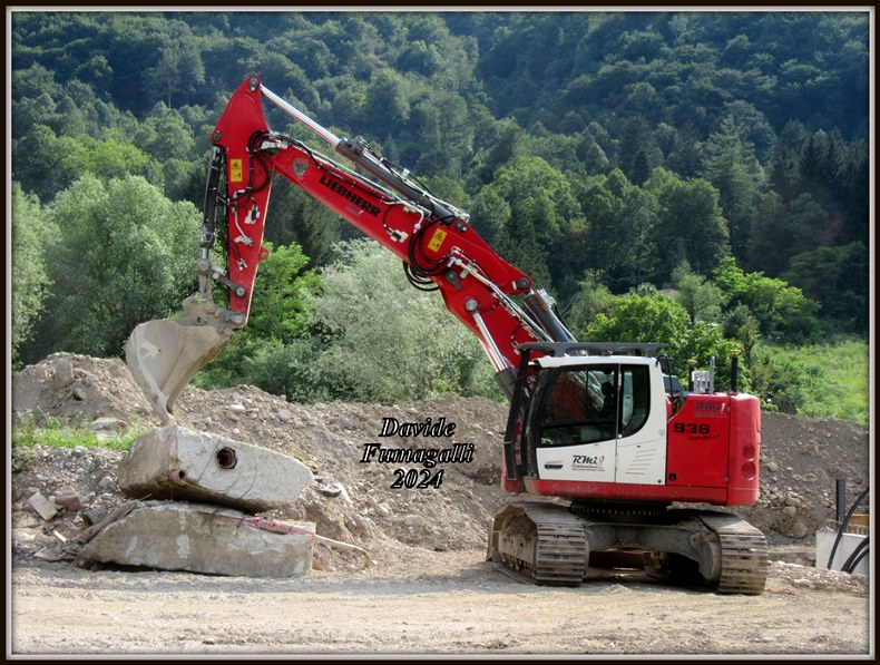 Liebherr R936 Compact RMI (2).jpg