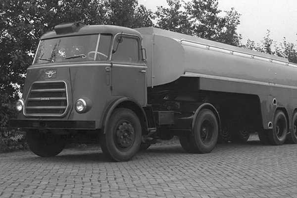 Auspuff DAF-Tankwagen.jpg