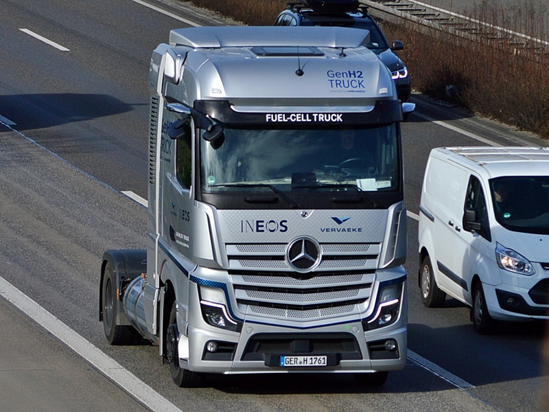 Actros, GenH2Truck, VERVAEKE, GER-H 1761 0037.jpg