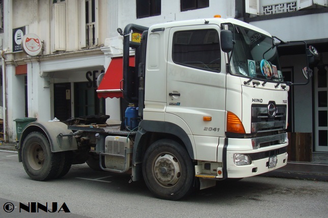 Hino_700_SH_2041_4x2_NT_SGP_21.jpg