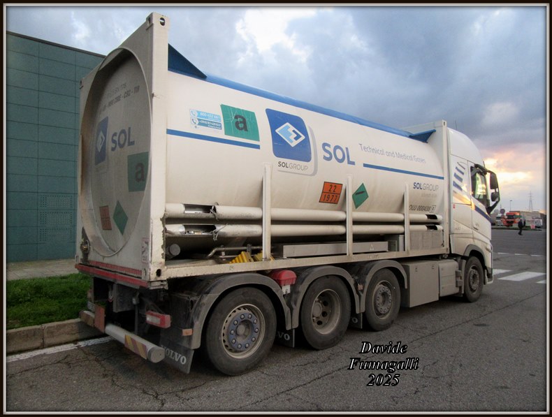 Volvo FH420 Pe Giuseppe 005.jpg