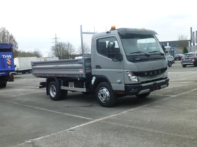 Mitsusihi Fuso Canter 7C18 FL Kipper Grau 1 (Copy).jpg