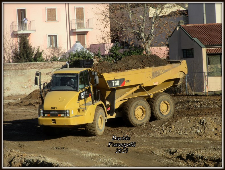 Caterpillar 730 Giussani (1).jpg