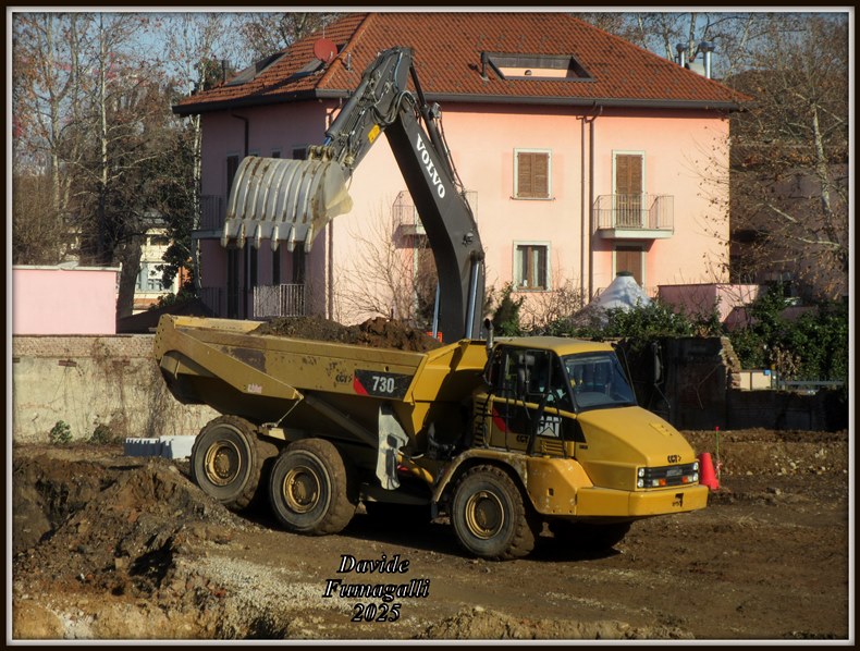 Caterpillar 730 Giussani (4).jpg