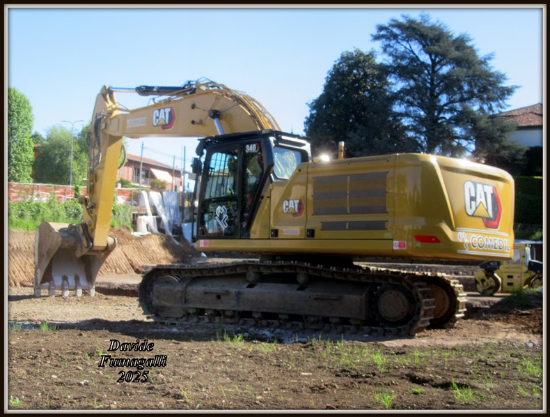 Caterpillar 340NG Comedil 001.jpg