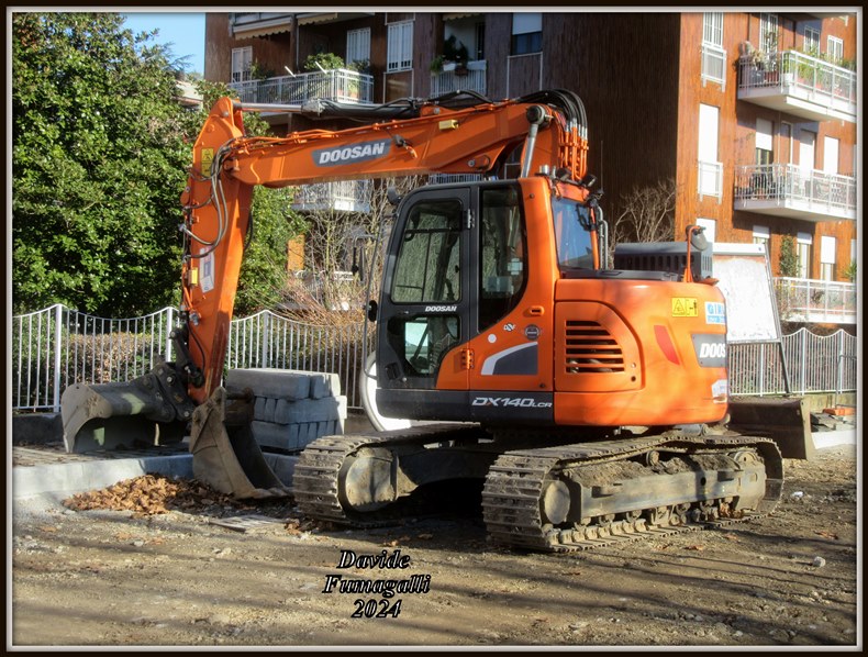 Doosan DX140LCR Gini.jpg