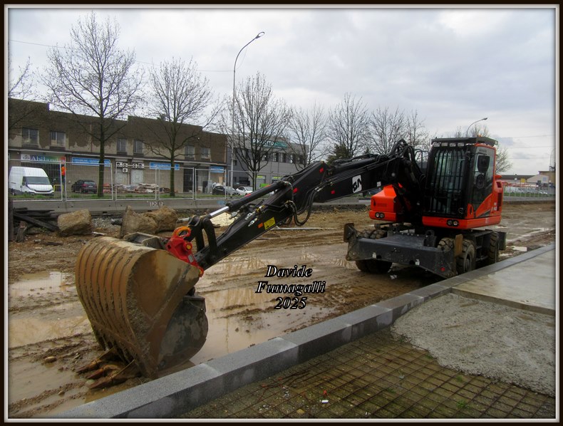 Komatsu PW148-11 Santambrogio 001.jpg