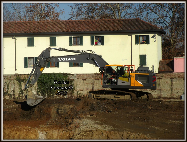 Volvo EC250 Giussani (3).jpg