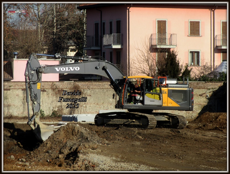 Volvo EC250 Giussani (5).jpg