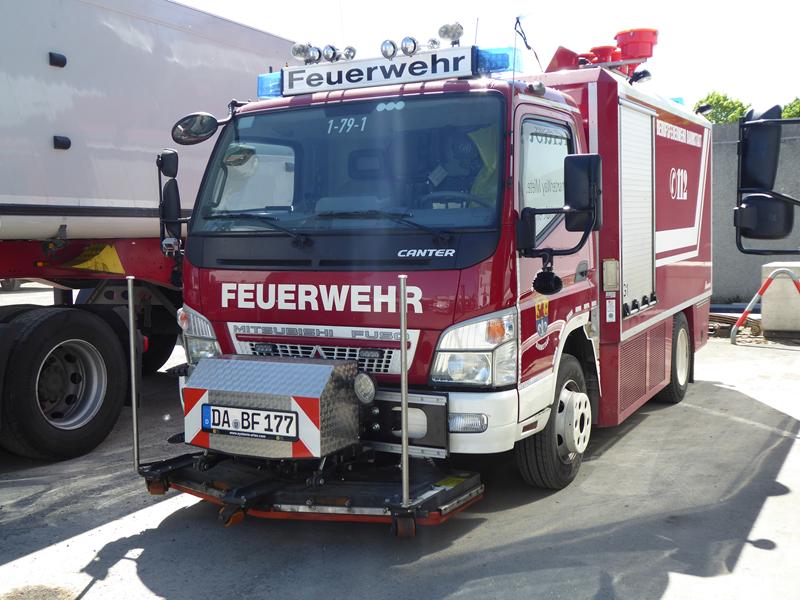 Mitsubishi Fusco Canter Feuerwehr Darmstadt 1 (Copy).jpg
