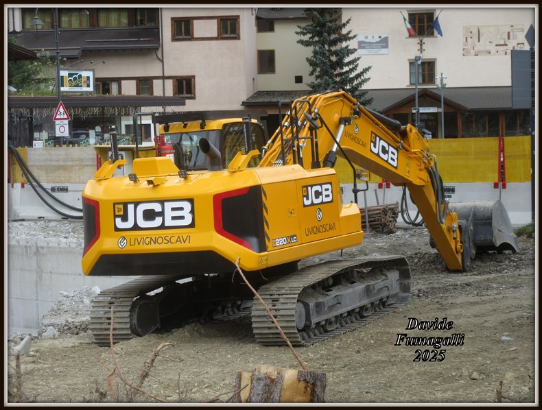 JCB 200X Livigno Scavi 002.jpg