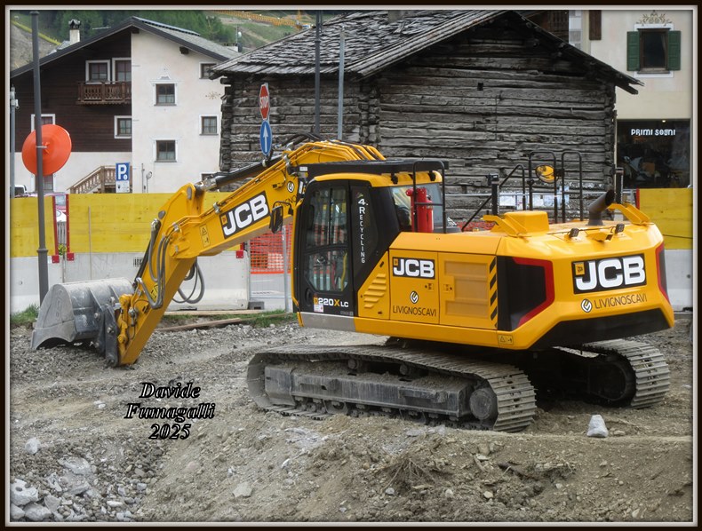JCB 200X Livigno Scavi 003.jpg