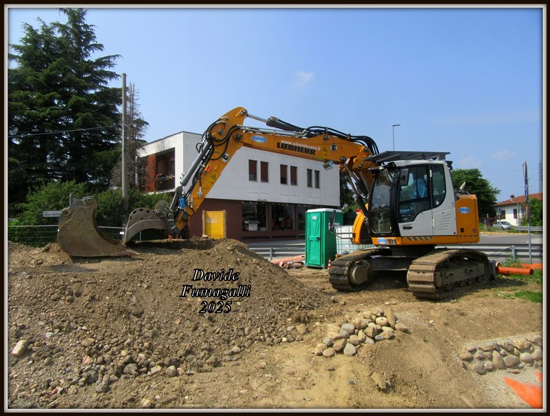 Liebherr R914 Compact Sironi 001.jpg