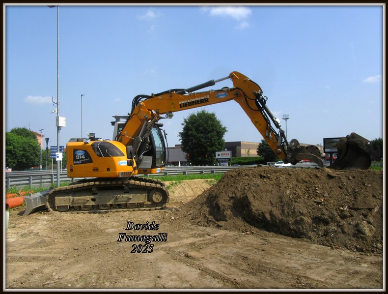 Liebherr R914 Compact Sironi 003.jpg