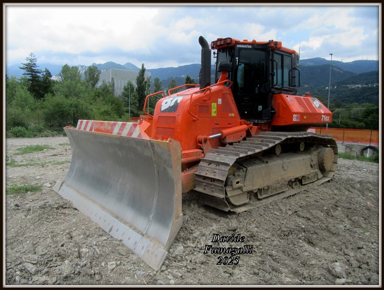 Komatsu D71EX Santambrogio 001.jpg