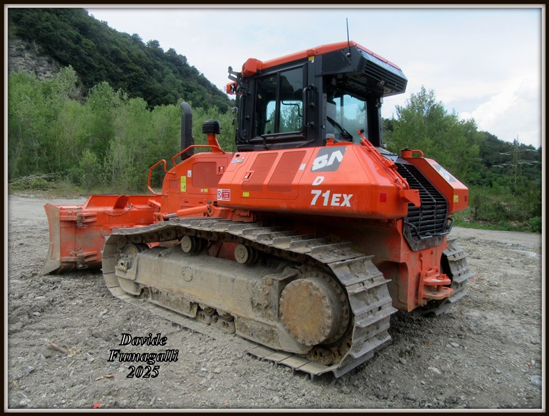 Komatsu D71EX Santambrogio 002.jpg