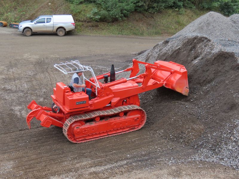 deutz raupe.jpg