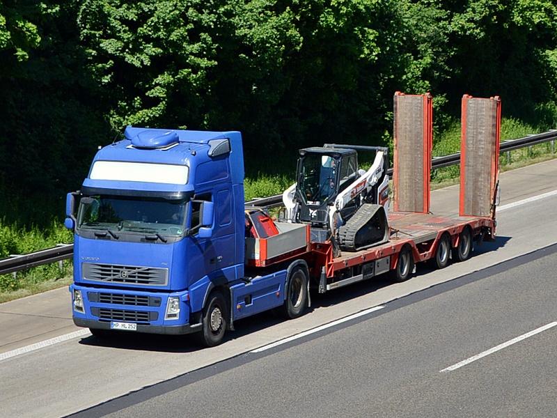 Volvo FH 12 FL I, HP-ML 252 0141.jpg