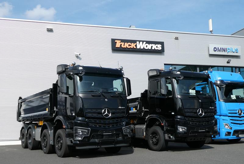 MB Arocs 3251 +MB Arocs 2563 Kipper black 1 (Copy).jpg