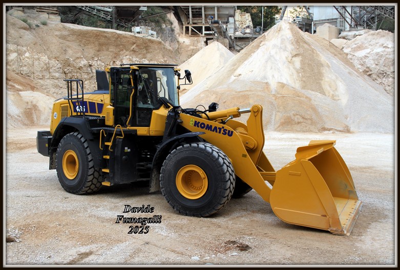 Komatsu WA485 (4).jpg