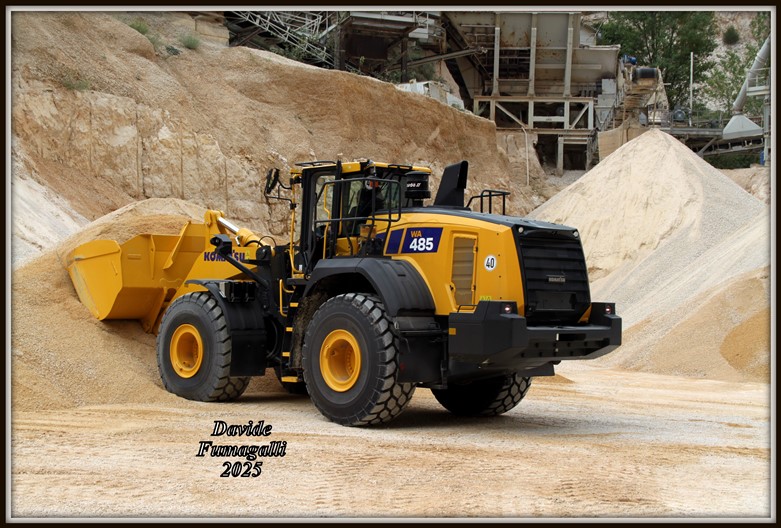 Komatsu WA485 (6).jpg